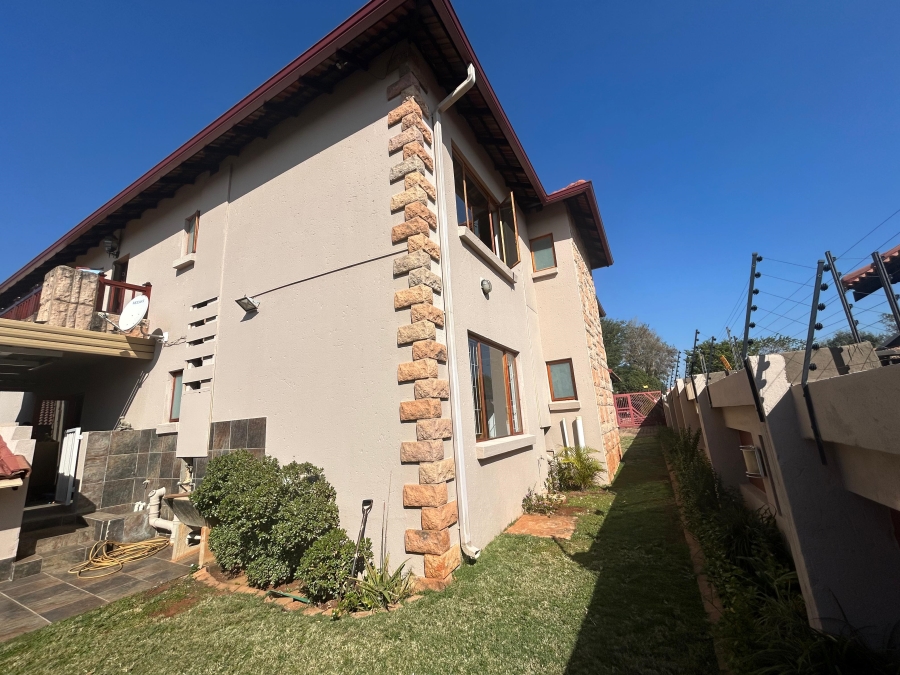 5 Bedroom Property for Sale in Birdwood Estate North West